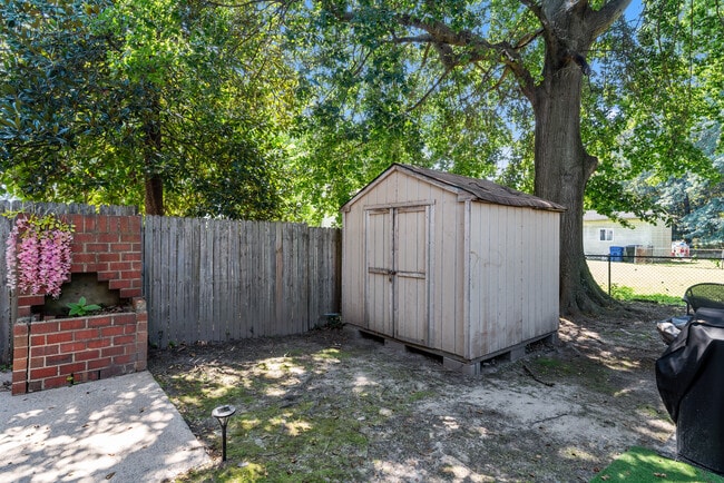 Building Photo - 517 Lanier Crescent