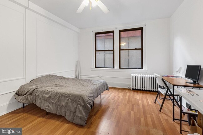 Primary Photo - 1324 Locust St