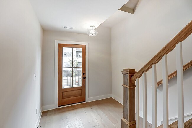 Building Photo - TOWNHOME W/ ROOFTOP TERRACE @ 5West Terraces!