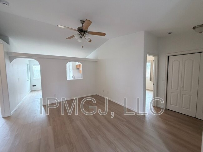Building Photo - 484 Ridge Ln