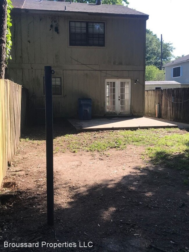 Building Photo - 2 br, 2.5 bath House - 2711 E Simcoe St #8