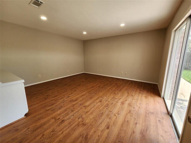 Building Photo - 8023 S Braeswood Blvd