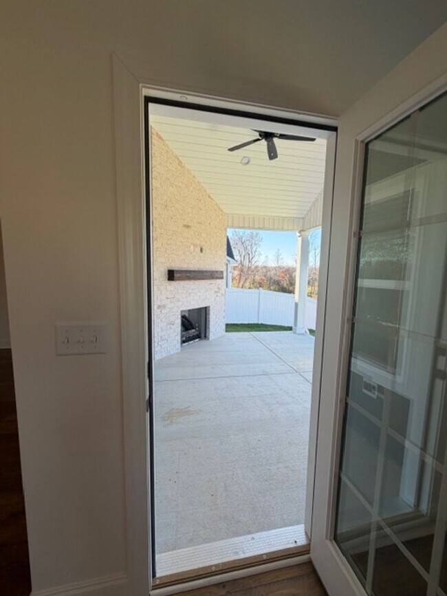 Building Photo - Maryville 37803 - 4 bedroom 3.5 bath - call Ed Johnson 865-924-5045