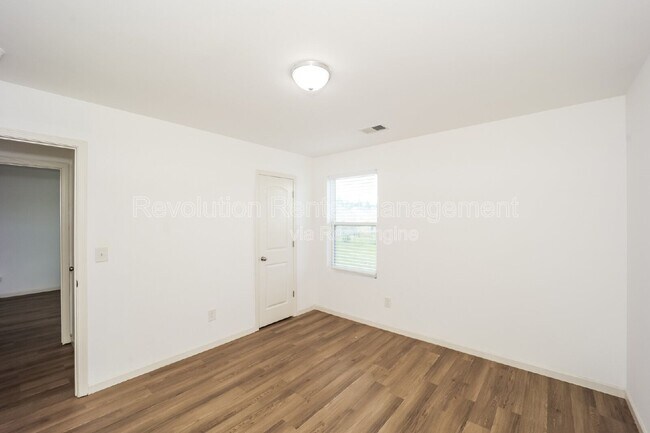 Building Photo - 2835 S Hills
