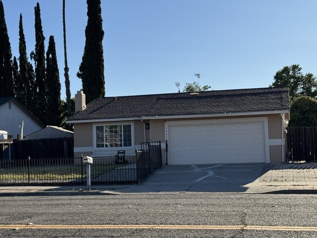Building Photo - 1945 Lincoln Blvd