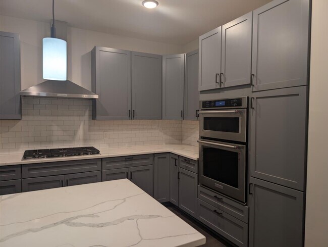 Building Photo - 751 N 6th St