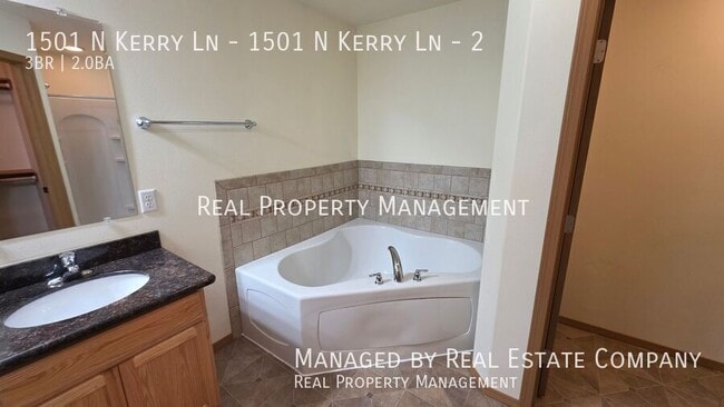 Building Photo - 1501 N Kerry Ln