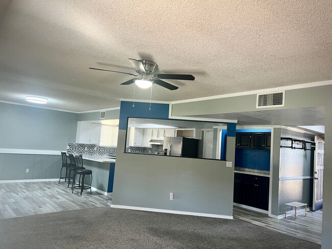Building Photo - 1310 E Buckhorn Dr