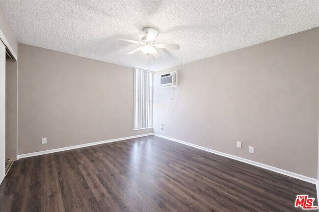 Building Photo - 1208 W Adams Blvd