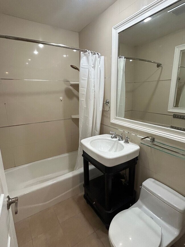 Building Photo - Spacious 4-Bedroom House for Rent in Monterey Park Quiet Neighborhood