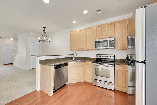 Building Photo - $1,795.95- 2-Bed 2.5 Bath Townhome in Colorado Springs with Fenced-in Yard and Laundry In Unit!