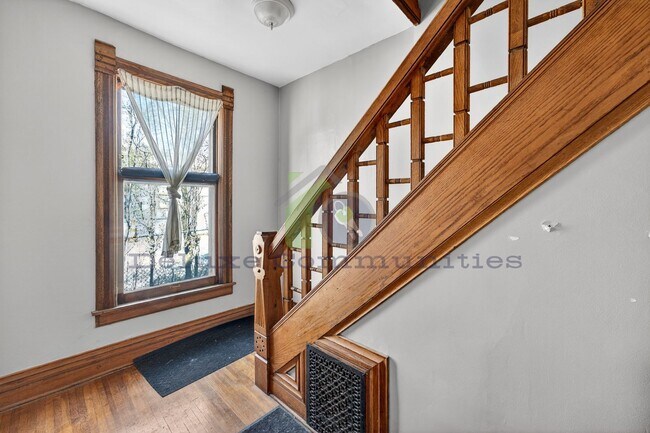 Building Photo - 410 Eastern Ave SE