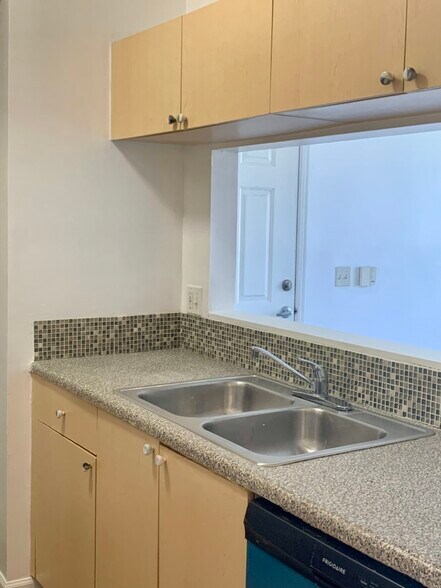 Building Photo - 1235 Reserve Way