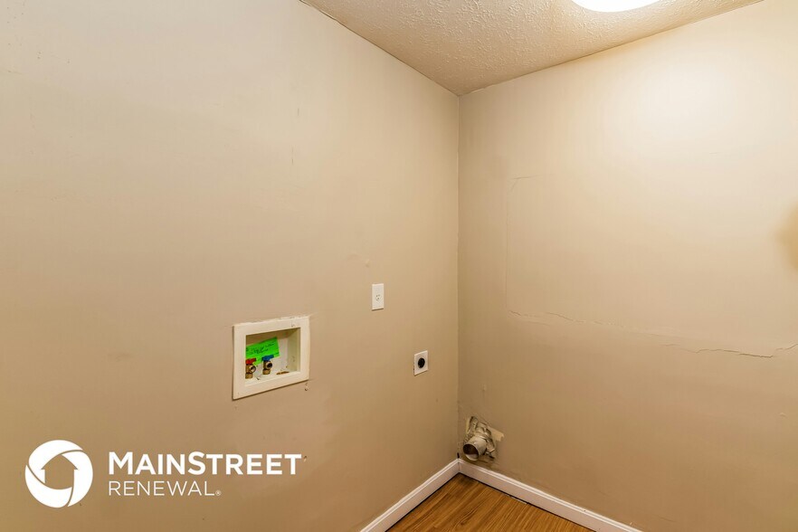 Building Photo - 1422 Longfield Ave