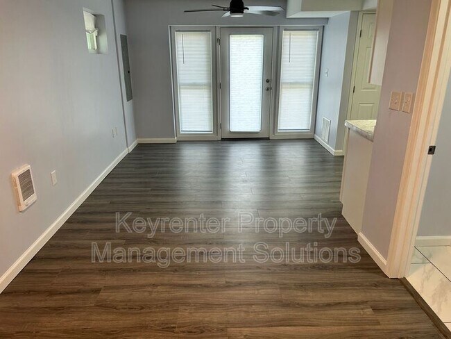 Building Photo - 421 N Charlotte Ave