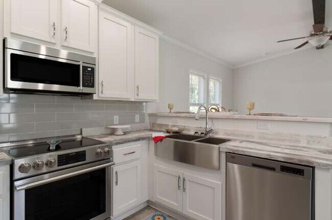 Building Photo - 2 Bedroom/ 2 Bath Mobile Home $1950/ Month...