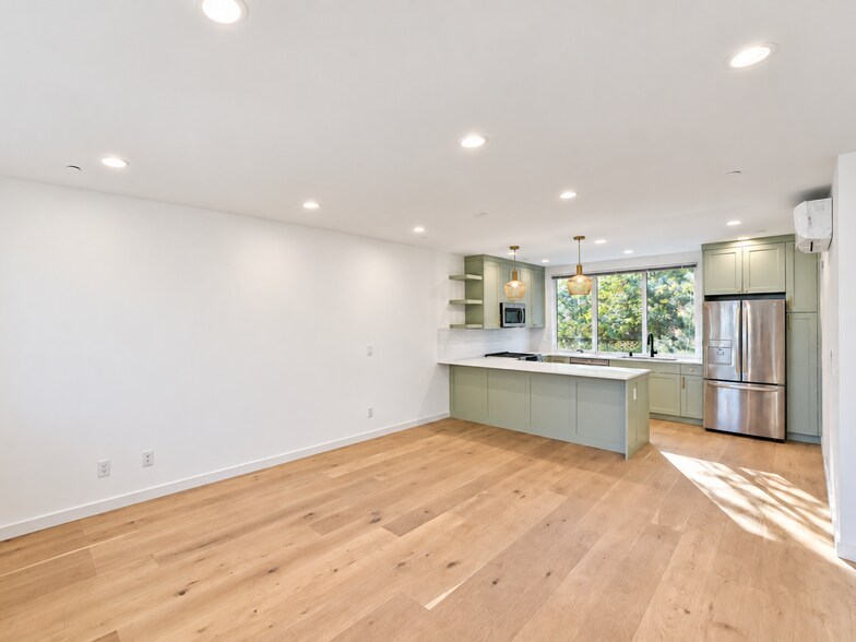 Building Photo - 2151 N 147th St