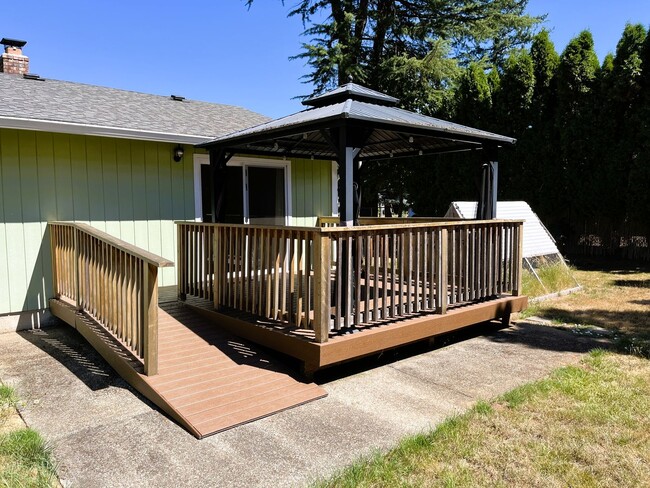 Building Photo - Beautifully Appointed Home on Generous Lot...