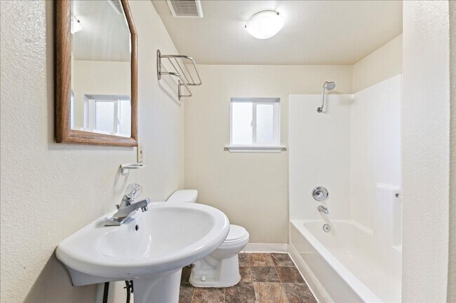 Building Photo - Private Boise Bench Studio Home