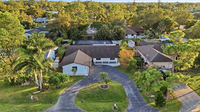 Building Photo - 208 Erie Dr