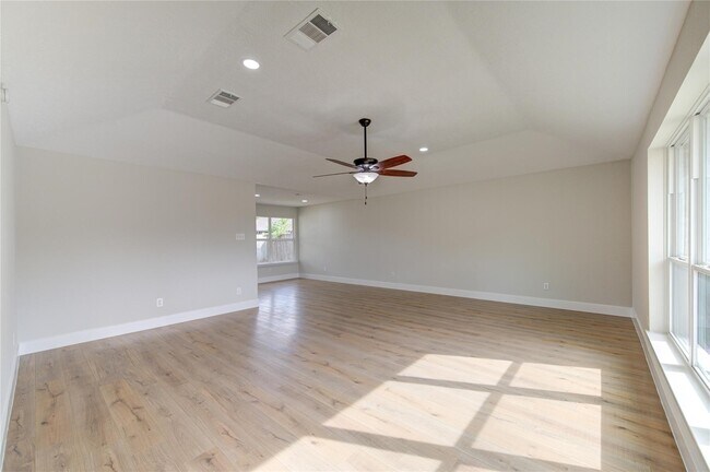 Building Photo - 328 Meadow Wood Ct