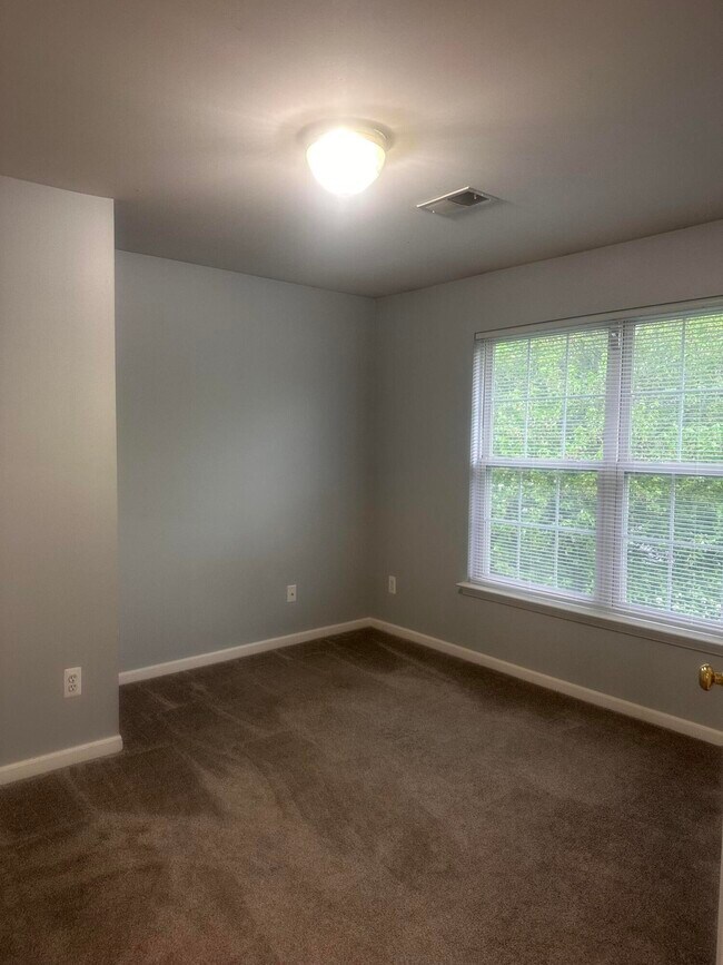 Building Photo - 2822 S Knightsbridge Cir