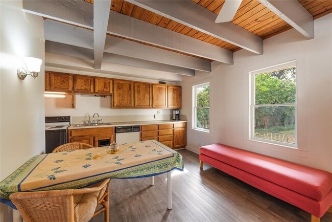 Building Photo - 705 Buttonwood St