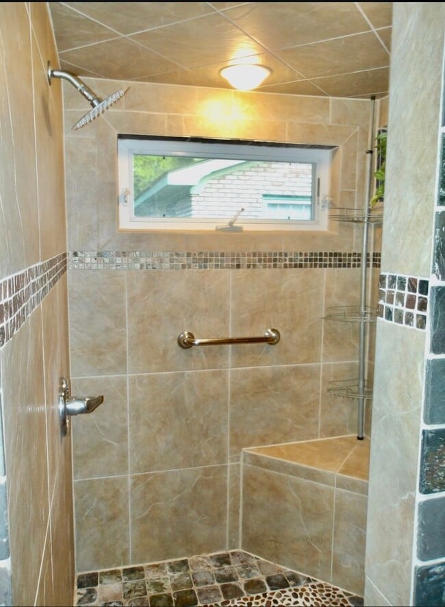 Building Photo - Charming One Bedroom ADU In The Heart Of W...