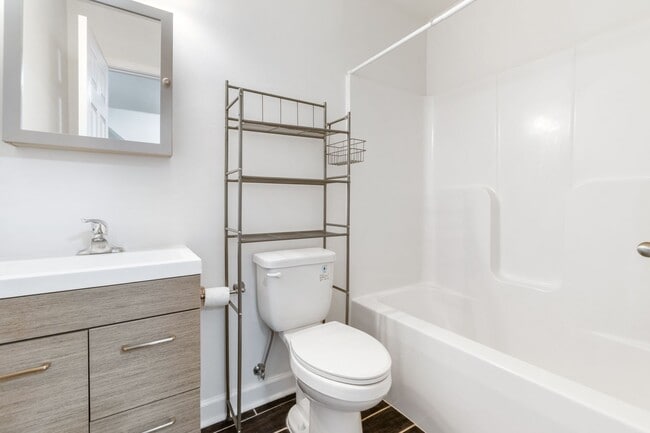 Building Photo - 1313 Giles Rd