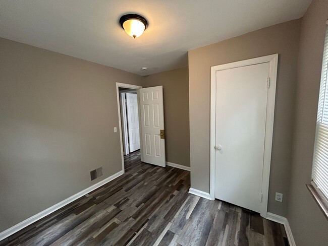 Building Photo - 4 Bedroom House