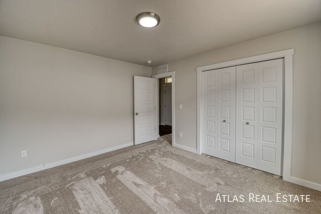 Building Photo - 3541 W Remembrance Dr