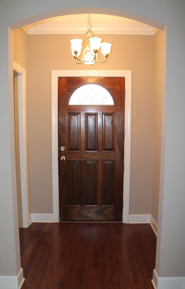 Building Photo - GREAT RENTAL IN FOX HOLLOW SUBDIVISION!