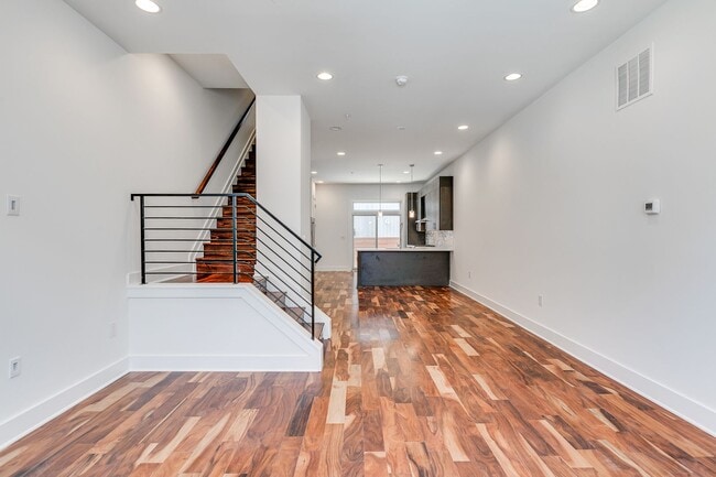 Building Photo - Northern Liberties Townhome with Parking