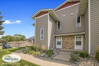 Building Photo - 2 Bedroom Townhome In Eagan