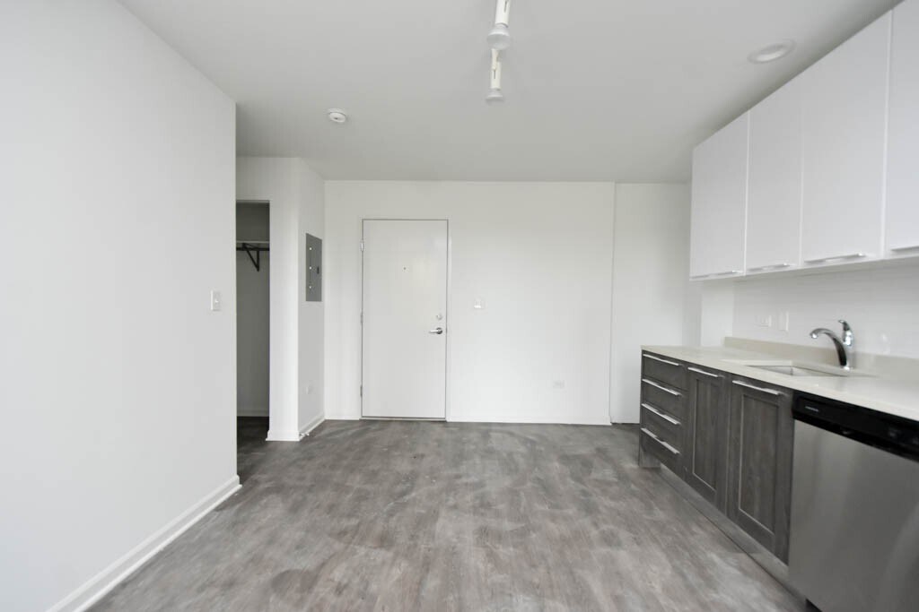 Building Photo - 940 W Winona St