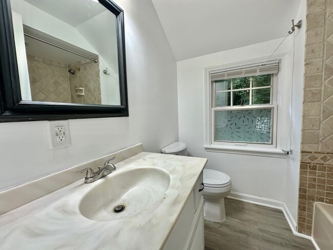 Building Photo - 4N355 Knoll Creek Dr