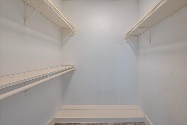 Building Photo - 7700 Creekbend Dr