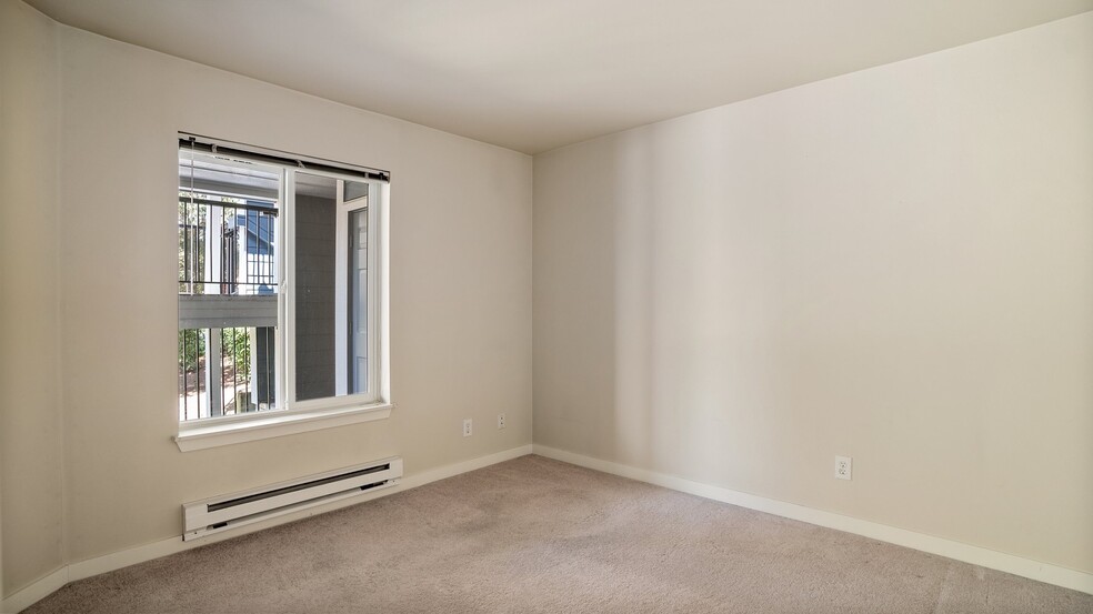 Guest bedroom - 3910 243rd Pl SE