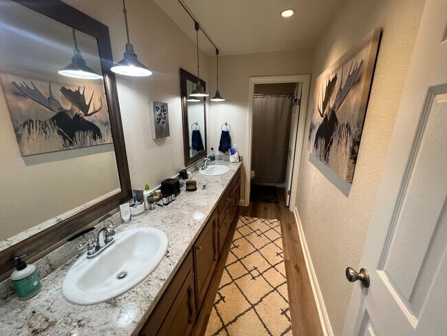 Building Photo - GORGEOUS 3/2.5 Bath Remodeled Home with Stunning Views in Alpine