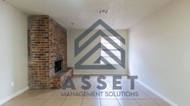 Building Photo - 4 Bedroom Available for Lease & Rent to Own!