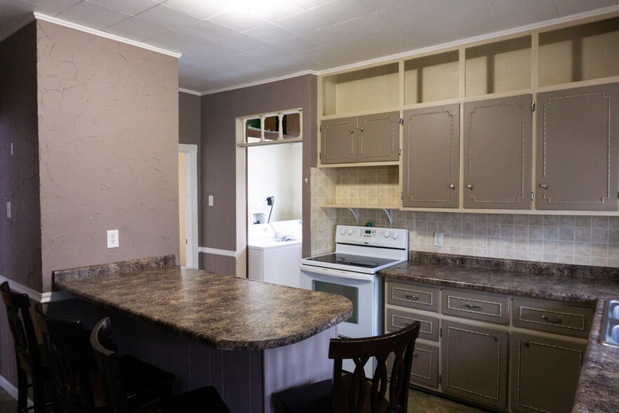 Building Photo - 622 End Ct