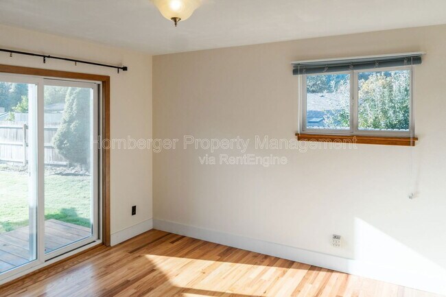 Building Photo - 1003 W Eastmont Way