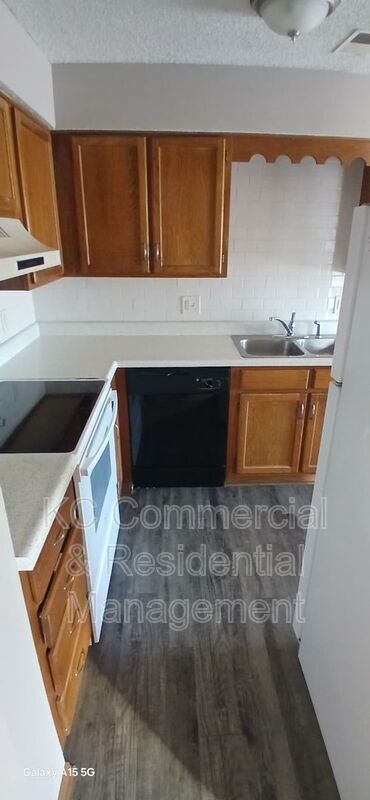 Building Photo - 211 W Main St