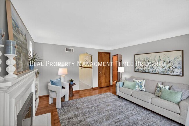 Building Photo - 130 S Barat Ave