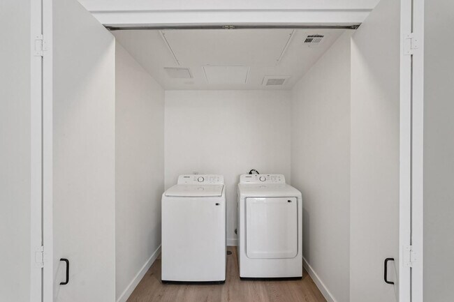 Building Photo - 1030 N 1st St