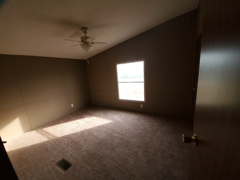 Building Photo - 4823 Drake Rd