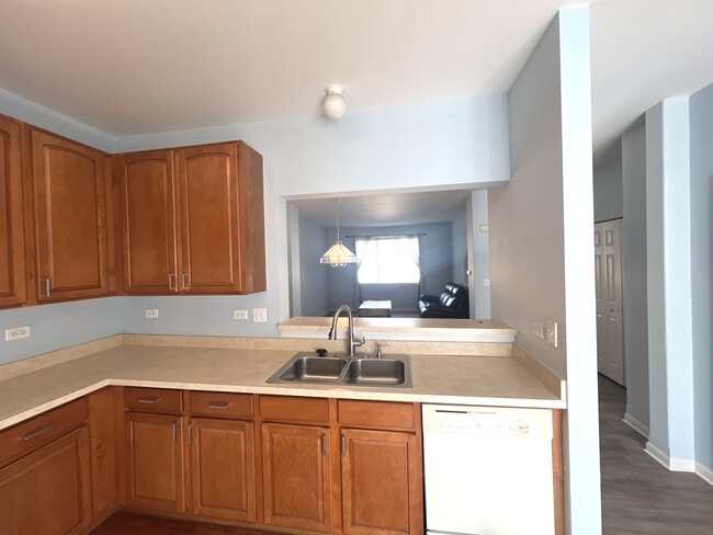 Building Photo - 669 S Rosehall Ln