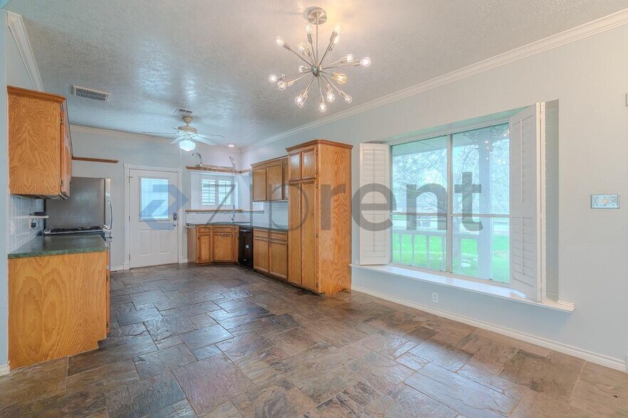 Building Photo - 7934 Round Rock Dr