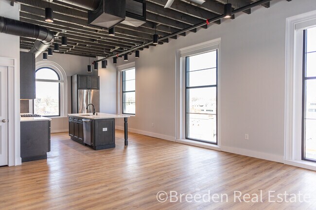 Building Photo - 100 W Union St