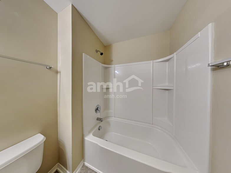 Building Photo - 252 Rowan Dr